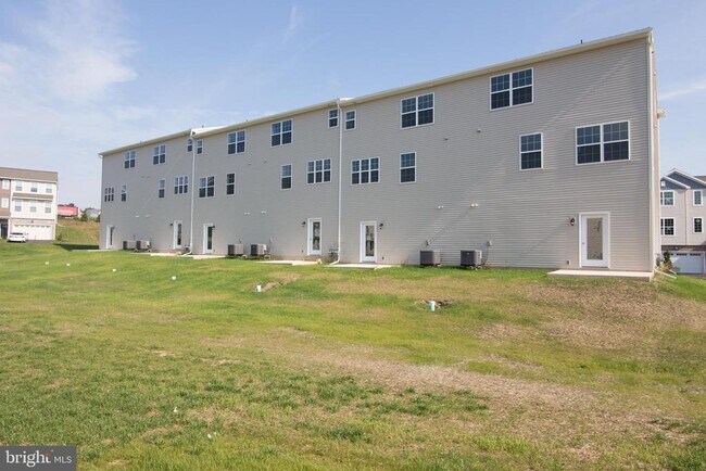 Building Photo - 1817 Shady Ln