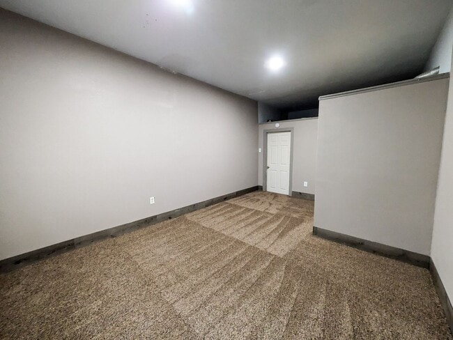 Building Photo - 3885 Park St