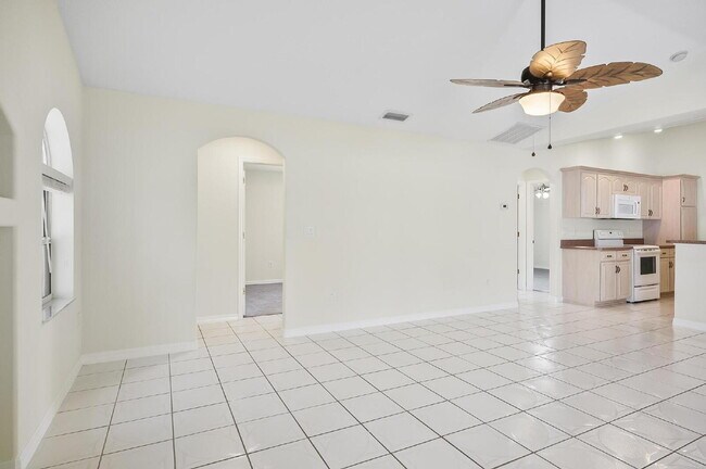 Building Photo - Palm Harbor Pool Home