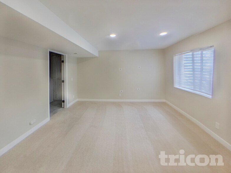 Building Photo - 12155 Monaco Dr