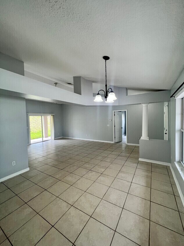 Building Photo - 824 Shore Breeze Way