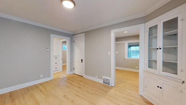 Building Photo - For August Move-In - West Blvd Area - 2 Bedroom Single Family Home
