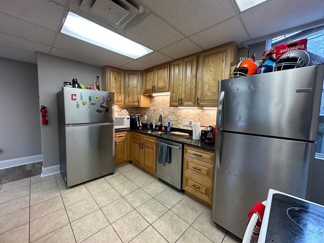 Building Photo - 1988 N High St