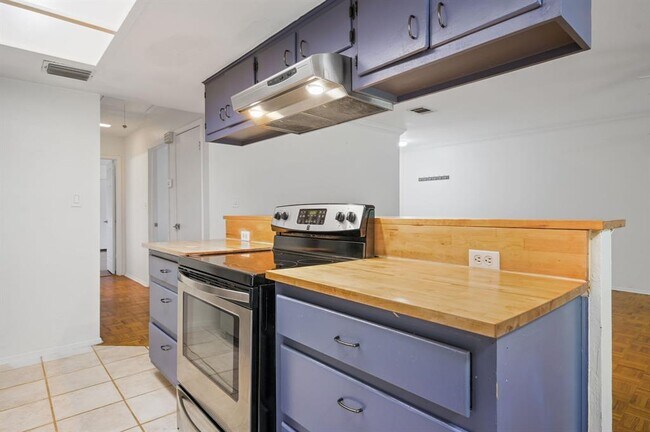 Building Photo - 2507 Dana Cove