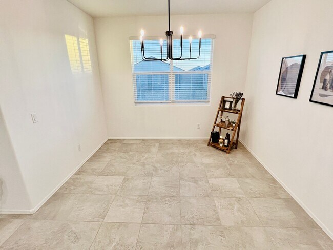 Building Photo - 1131 W Chimes Tower Dr