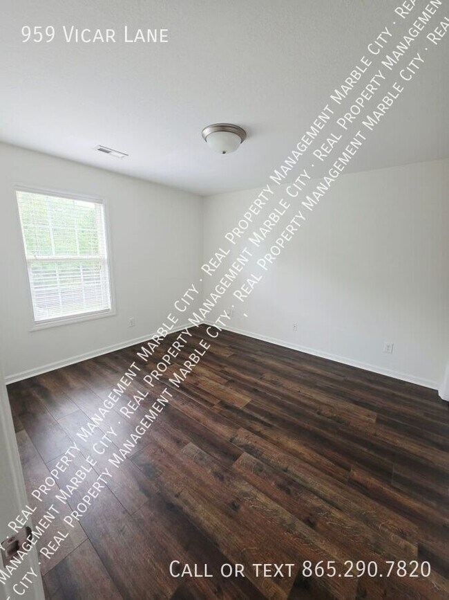 Building Photo - 959 Vicar Ln
