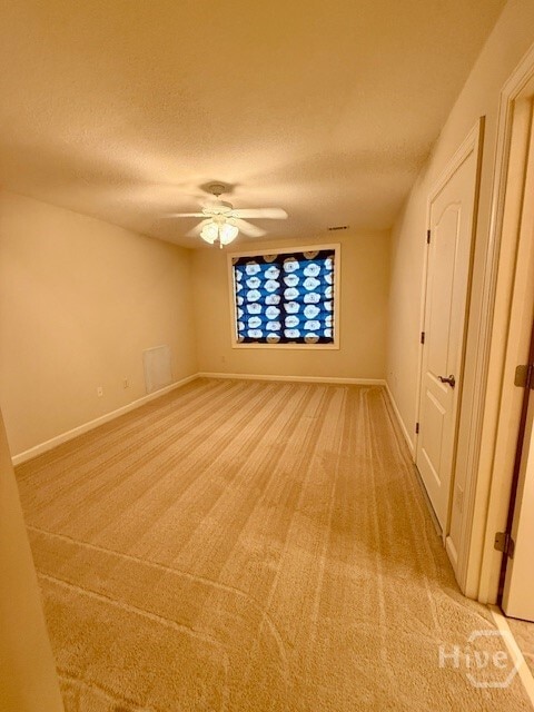 Building Photo - 204 Oak Branch Ct