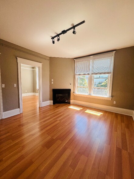 Building Photo - 312 E Olive Pl