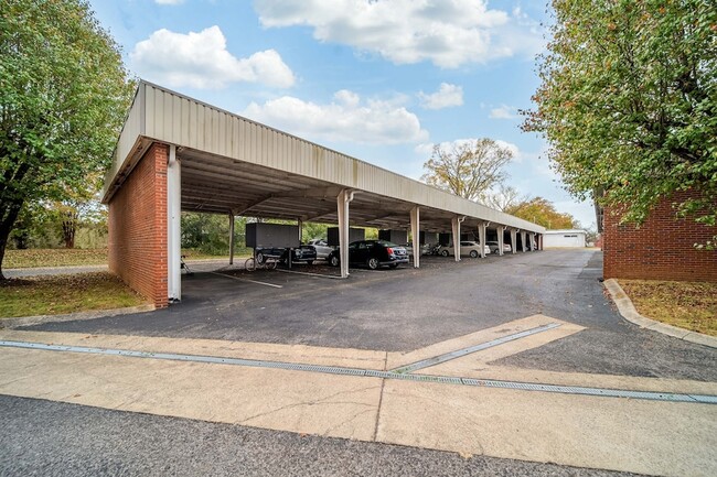 Building Photo - 200 Sanders Ferry Rd