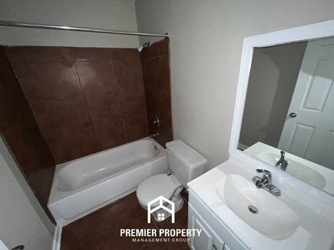 Building Photo - 4847 Daphne Rd