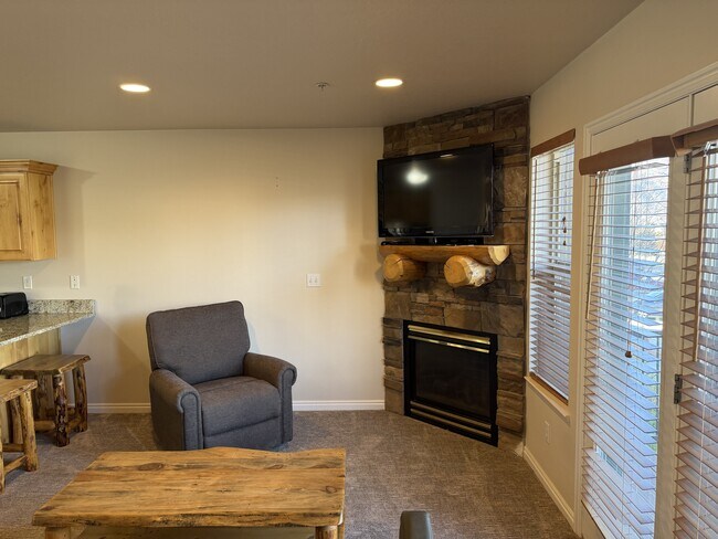 Building Photo - 3612 N Huntsman Path