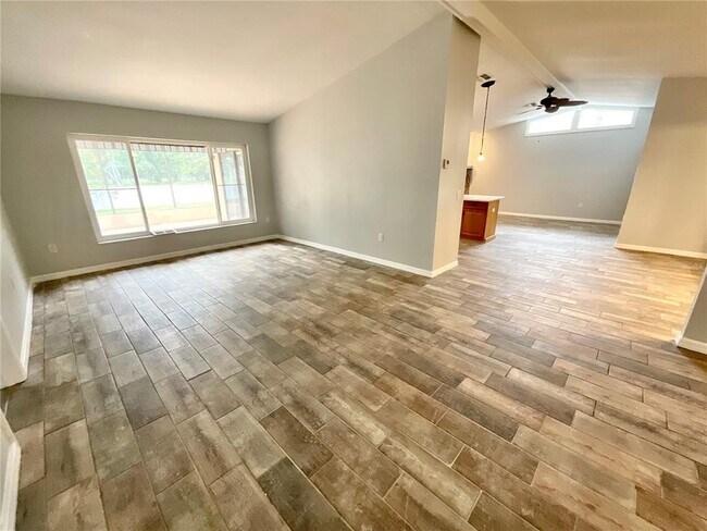Building Photo - 2991 Valencia Ln E