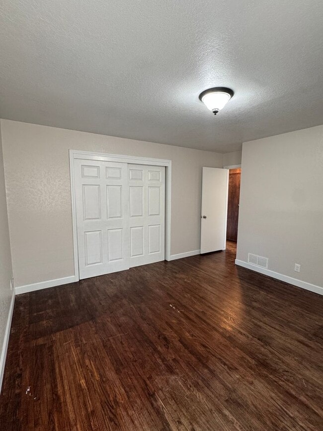 Building Photo - 1109 N18th Triplex