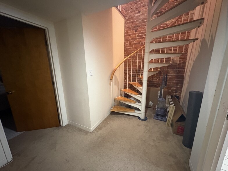 Building Photo - 87 Gainsborough St