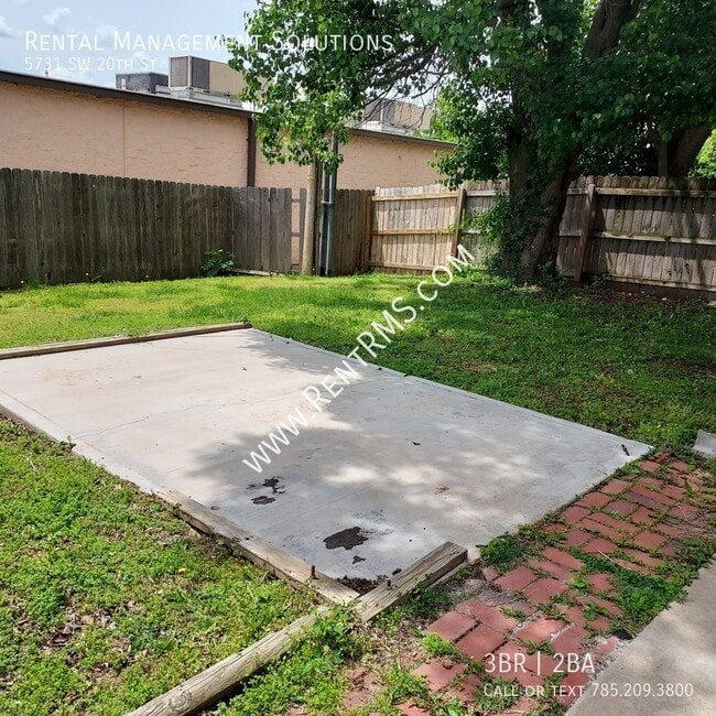Building Photo - 5731 SW 20th St