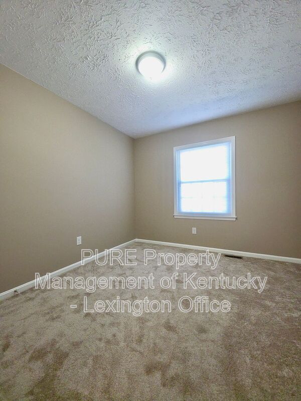 Building Photo - 3493 Sutherland Dr