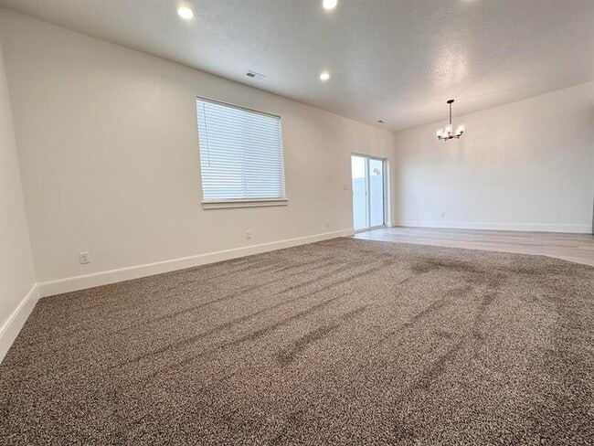 Building Photo - 250 W 1200 S