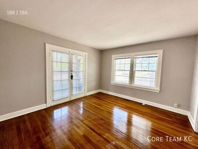 Building Photo - 103 W 51st St