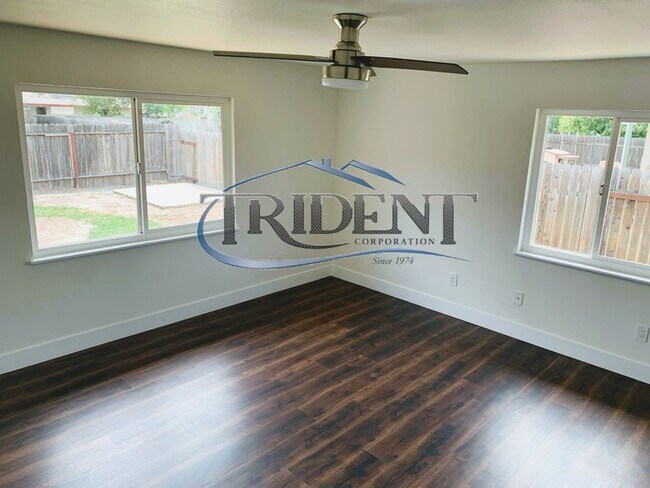 Building Photo - 685 N Barrett Rd