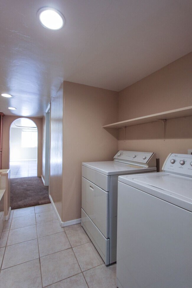 Building Photo - Large 2 story Home in Prescott Valley