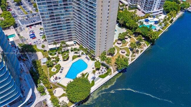 Building Photo - 2451 Brickell Ave