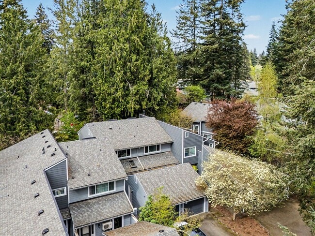 Building Photo - Spacious 2-Story Condo in a Quiet, Well-Located Community!