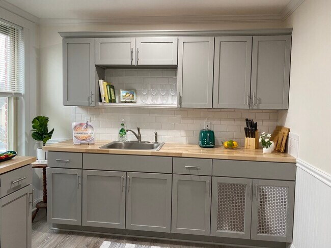 Building Photo - 52 Pomeroy Ave