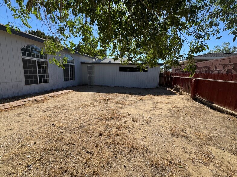 Building Photo - 44333 Elm Ave