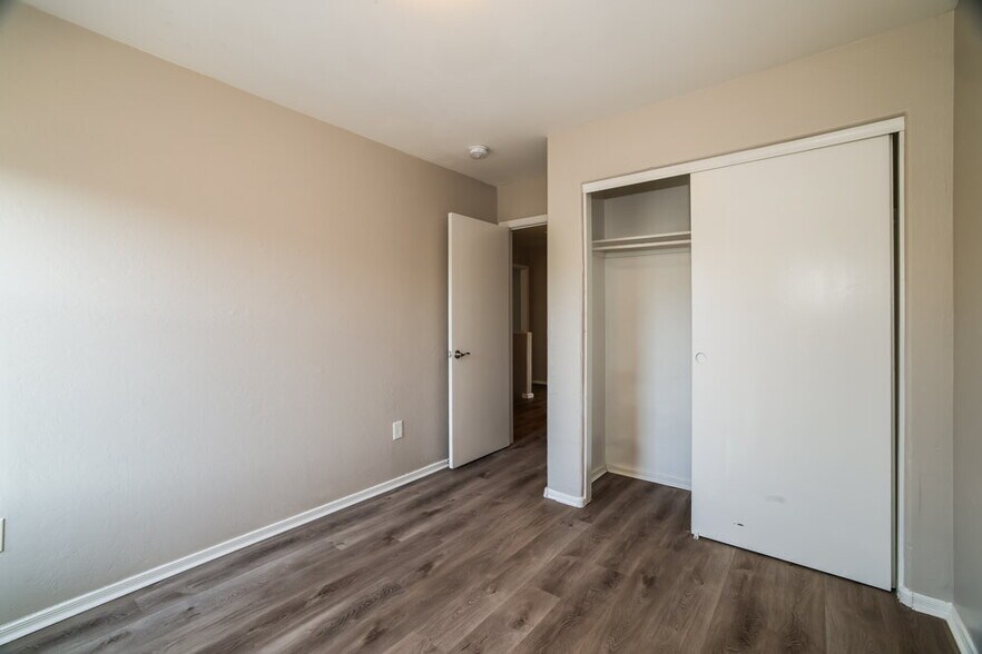 Building Photo - 4025 W Park St