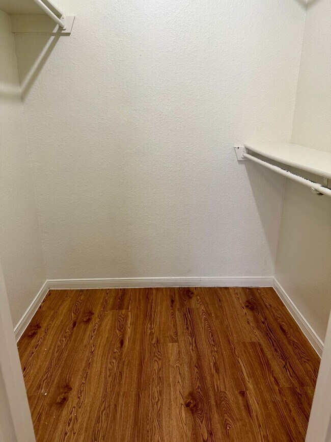 Building Photo - 2503 Marlin Dr