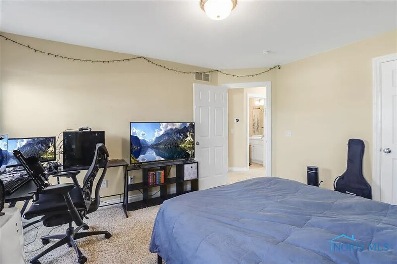 Building Photo - 4733 Lakeside Dr