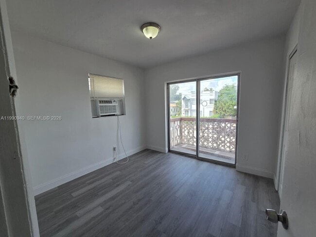 Building Photo - 1628 SW 7th St