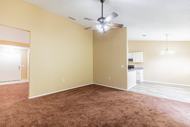 Building Photo - 14719 Highland Peak