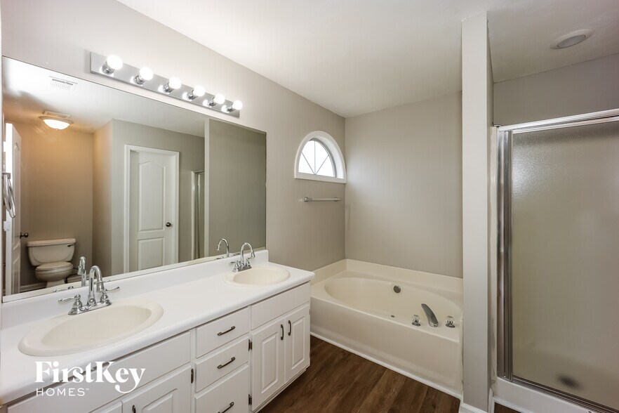 Building Photo - 1127 Forest Glen