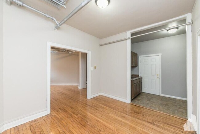 Building Photo - 1 bedroom in Chicago IL 60641
