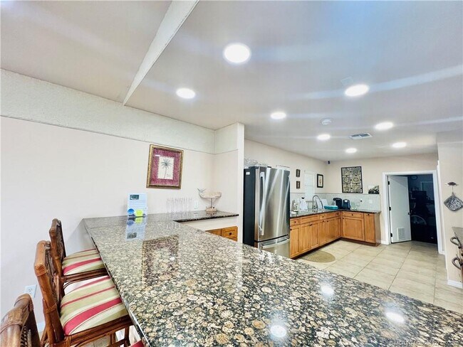 Building Photo - 4250 N Hwy A1A
