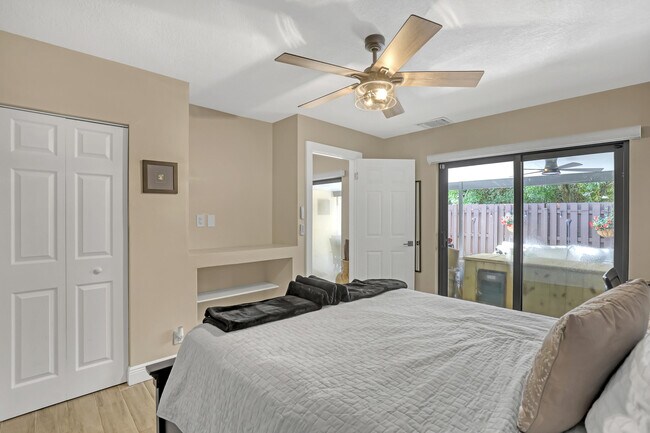 Building Photo - 923 Springdale Cir