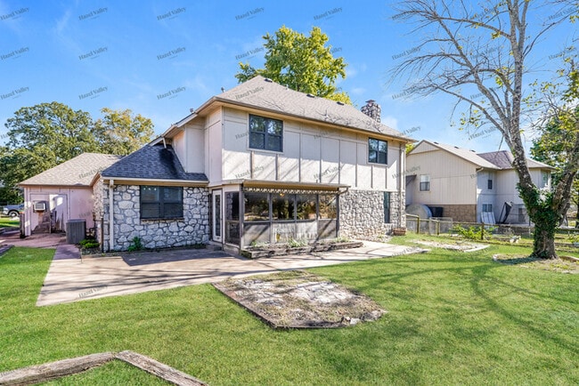 Building Photo - 8304 S 6th St