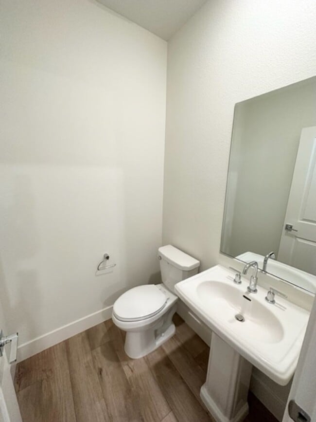Building Photo - Boulevards End Unit Townhouse, 3 Bed / 2.5 Bath, Amenities, Close to 580 - This is a 3-6 month sh...