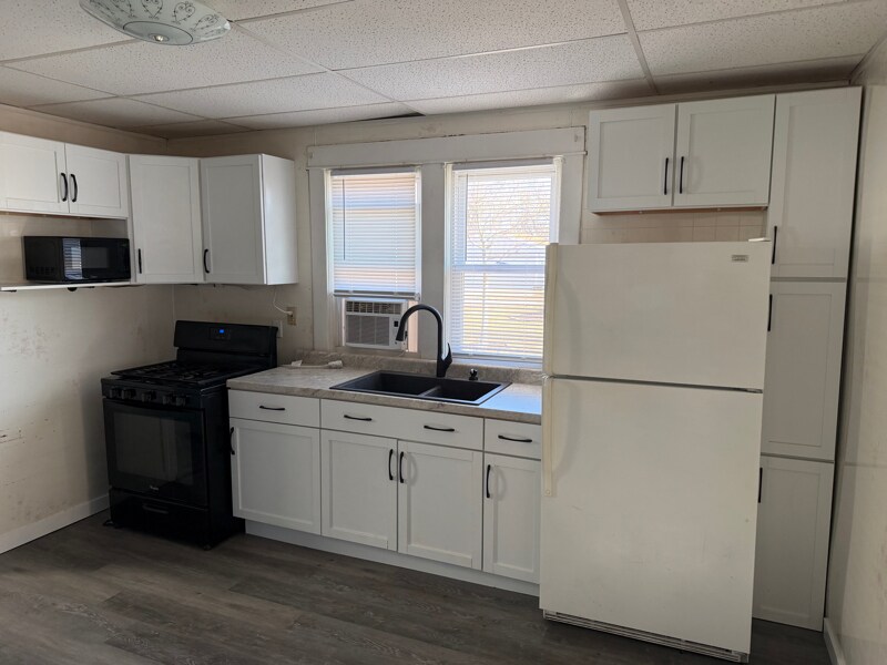 Building Photo - 911 SW 62nd St