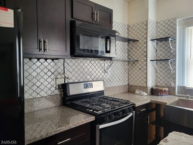 Building Photo - 258 Chambers St