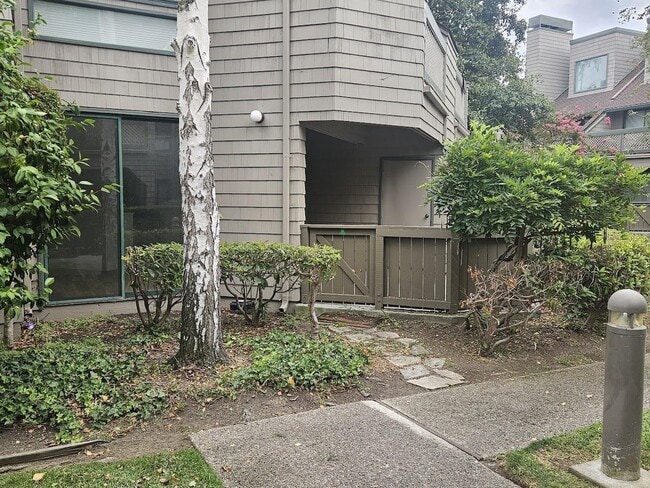 Building Photo - 55 Cove Ln
