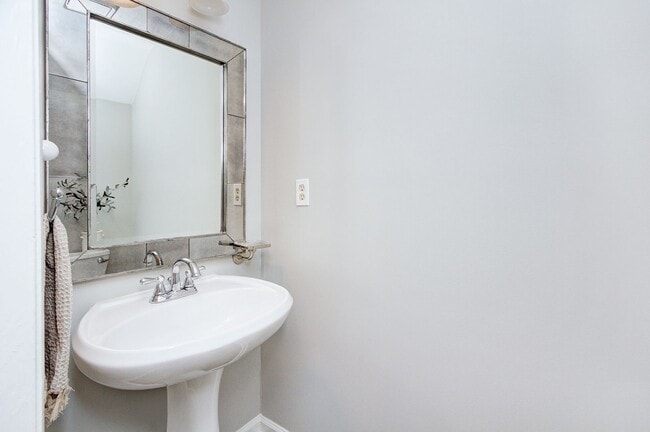 Building Photo - Discover this beautifully updated Raintree townhome featuring an open floor plan and a range of c...