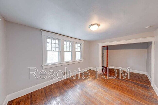 Building Photo - 110 N Riley Ave