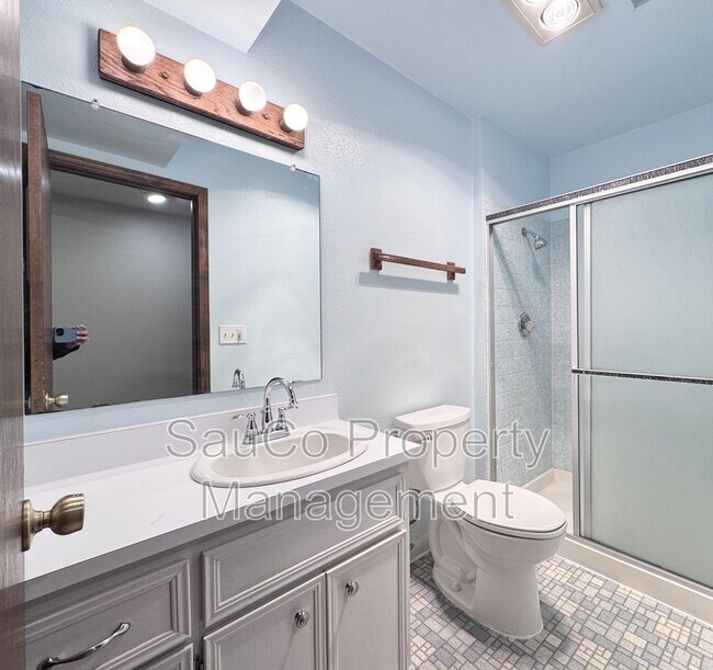 Building Photo - 324 SE 30th Ave