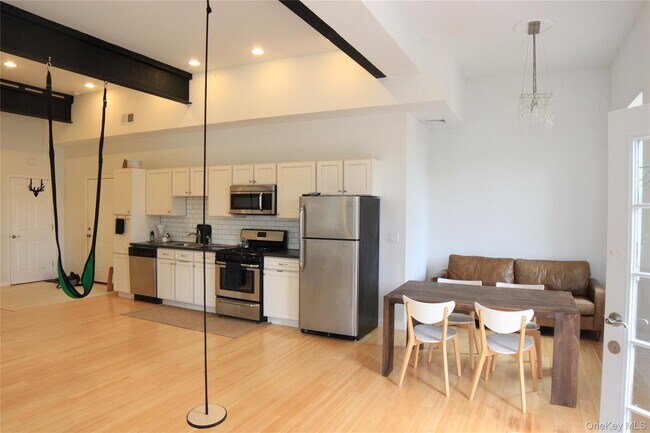 Building Photo - 217 Main St