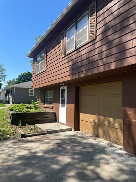 Building Photo - 324 N Ellen St