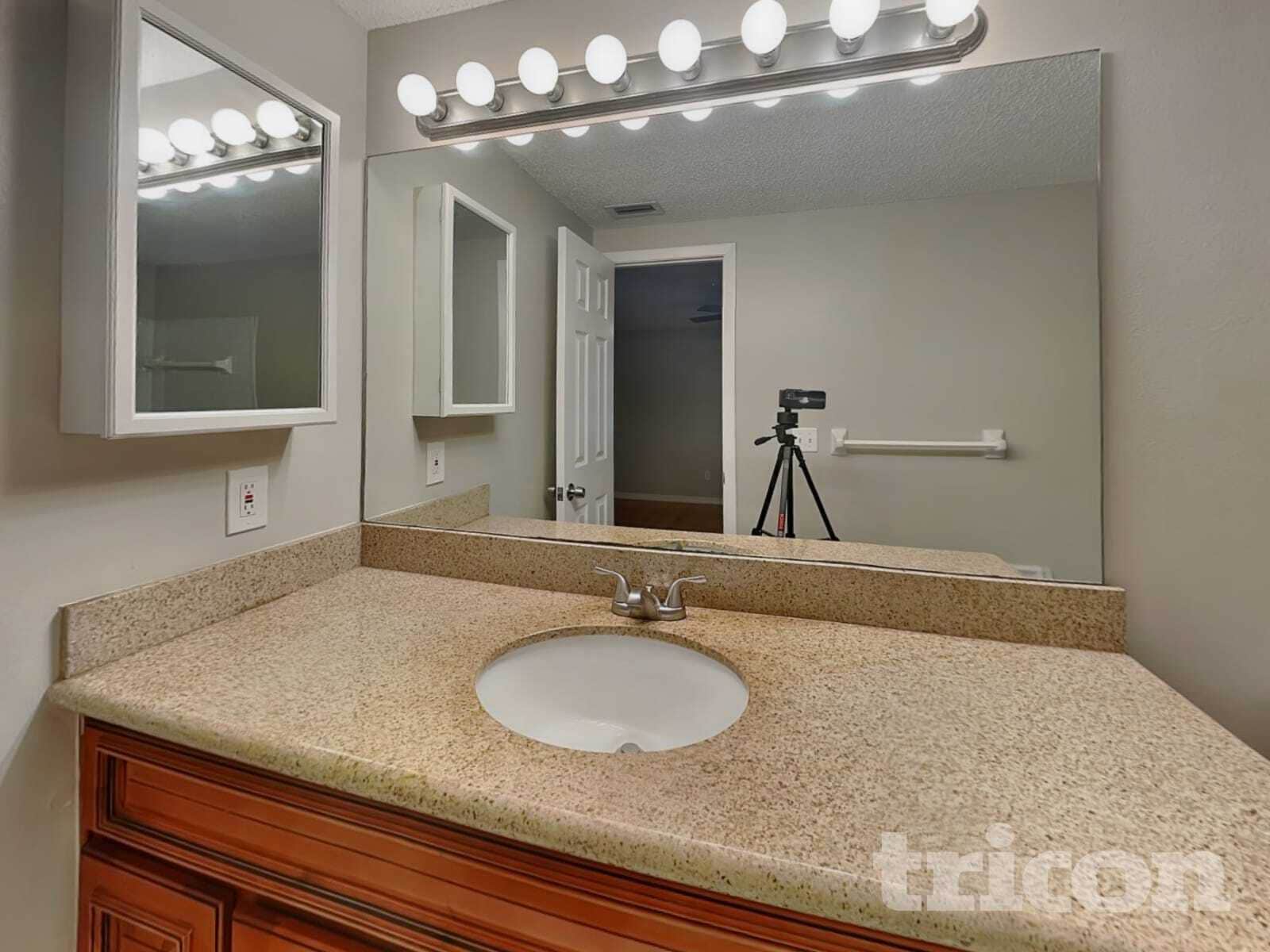 Building Photo - 18307 Oakdale Rd