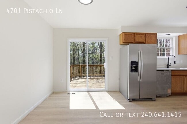 Building Photo - 4701 Pistachio Ln