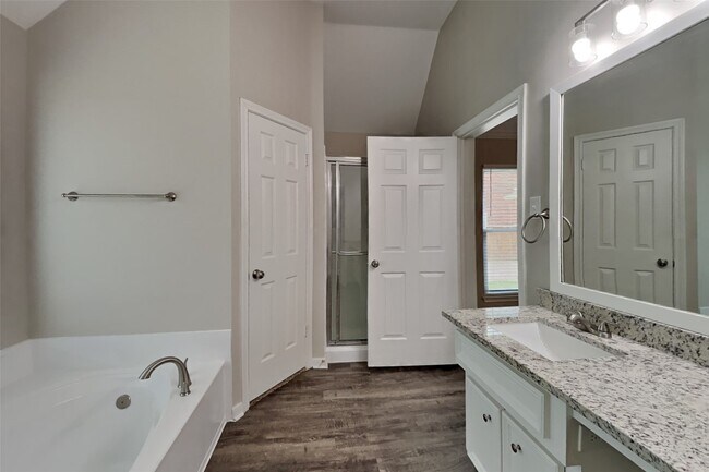 Building Photo - 1315 Forest Hollow Dr